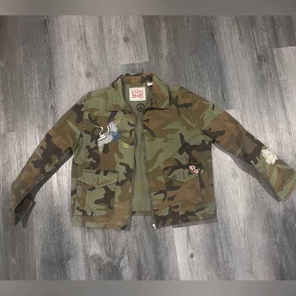 Levi's Jackets & Blazers - Levi’s camo jacket